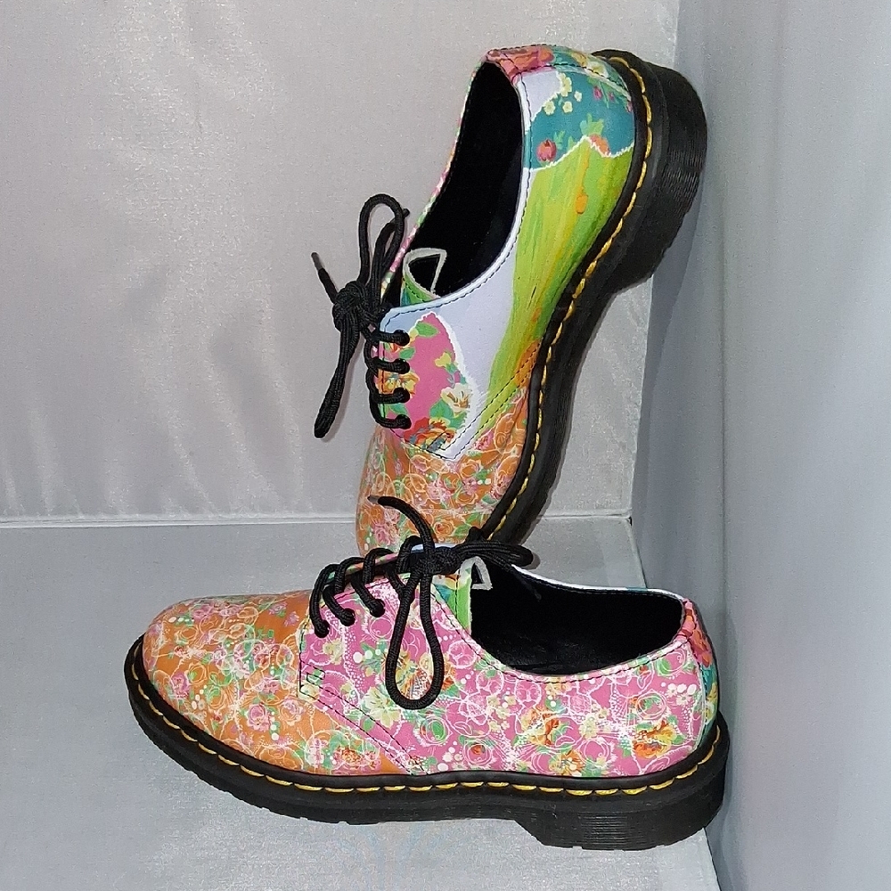 Dr Martens Daze lace up shoes, size 6